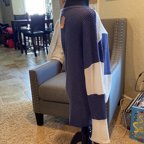 NWT Hayley & Co dolman sleeve top! 💙 - Picture 3 of 8